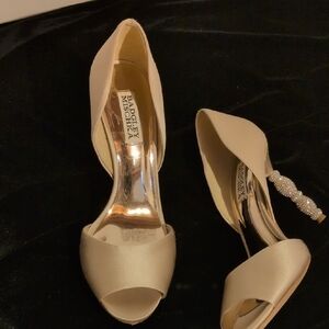 Badgley Mischka Cream D'Orsay Heels